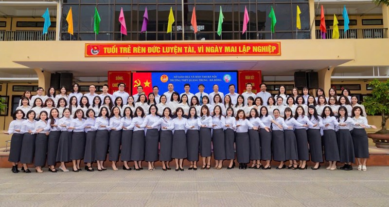 <a href="gioi-thieu/tap-the-can-bo-giao-vien-nhan-vien-nha-truong-nam-hoc-2024-2025/ctfull/1595/12929.html">Tập thể cán bộ, giáo viên, nhân viên nhà trường<span class=bacham>...</span></a>