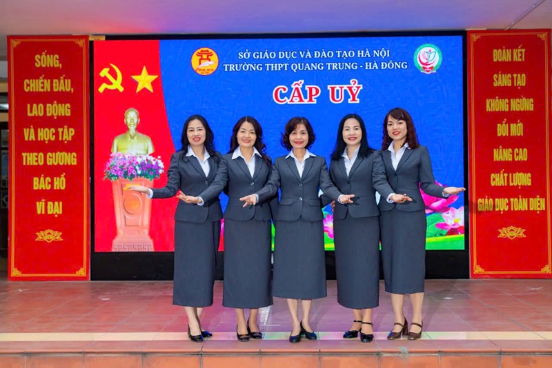 <a href="dang-bo/cap-uy-nha-truong-nhiem-ky-2020-2025/ct/1594/12935.html">Cấp ủy nhà trường nhiệm kỳ 2020-2025</a>