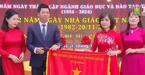 <a href="tin-hoat-dong/truong-thpt-quang-trung-ha-dong-don-nhan-co-thi-dua-cua-chinh-phu/ctfull/2447/13013.html">Trường THPT Quang Trung - Hà Đông đón nhận cờ<span class=bacham>...</span></a>